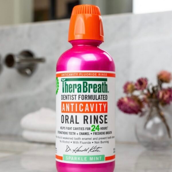 TheraBreath Anticavity Fluoride Oral Rinse Mouthwash : bain de bouche anti-caries au fluor, qui aide à lutter contre les caries, renforce l’émail et rafraîchit l’haleine. Formulé par des dentistes, sans alcool, au goût menthe fraîche Sparkle Mint.